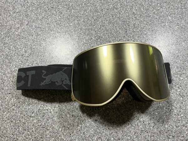 Red Bull Magnetron Eon #15 goggles on World Cup Ski Shop 8