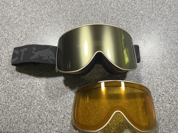 Red Bull Magnetron Eon #15 goggles on World Cup Ski Shop 9