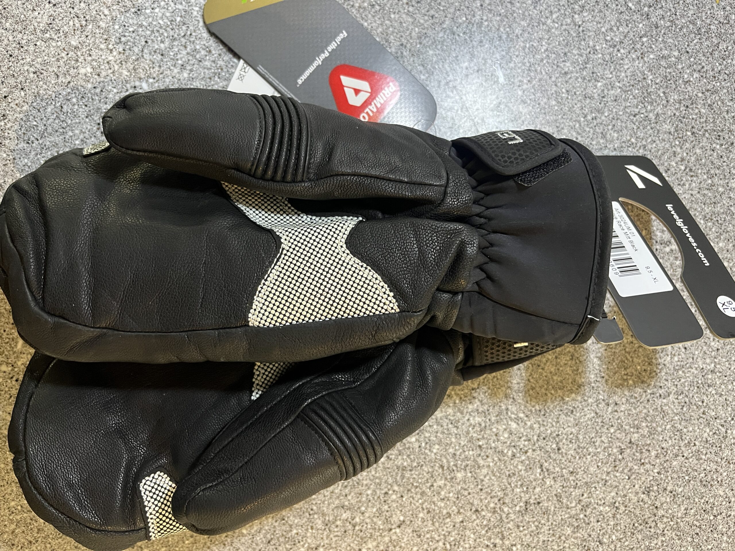 Level Race Mitt Black on World Cup Ski Shop 1