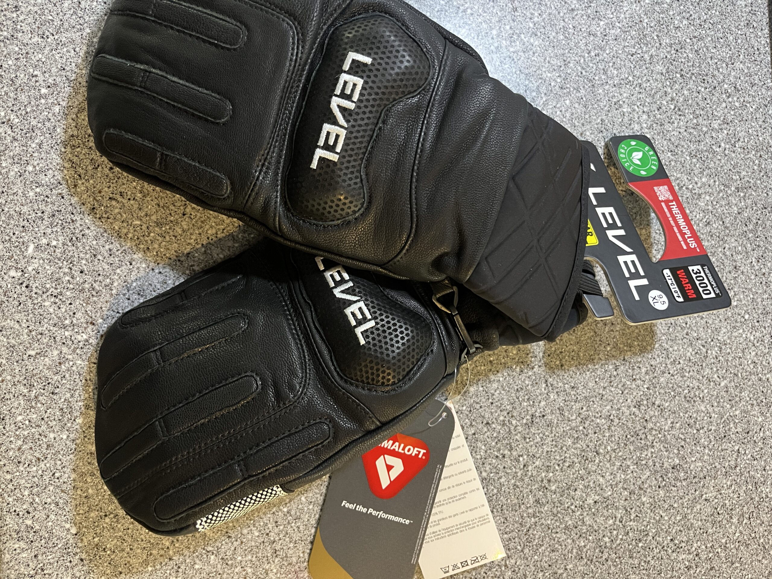 Level Race Mitt Black on World Cup Ski Shop 2